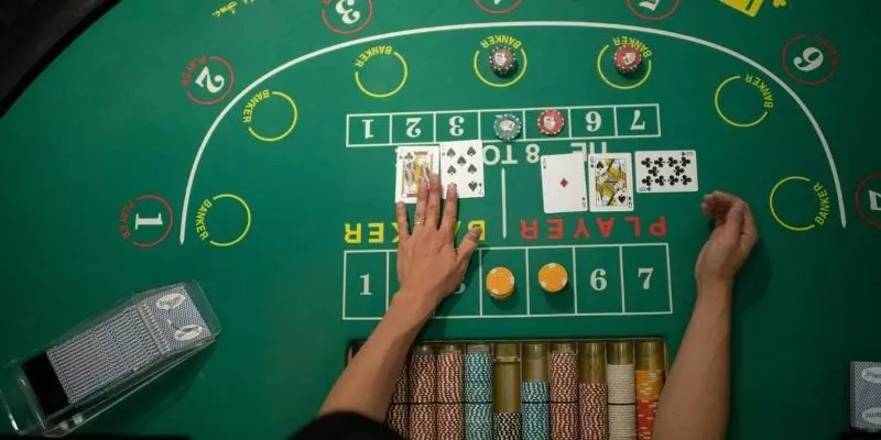 Quy tắc phát bài và rút bài trong luật chơi Baccarat